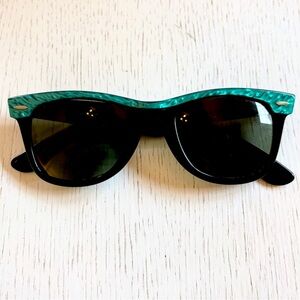 Vintage 1980s Ray-ban B&L Wayfarer Turquoise and Black sunglasses